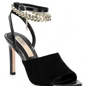 Deltas the Blir suede chain Ankle strap shoes